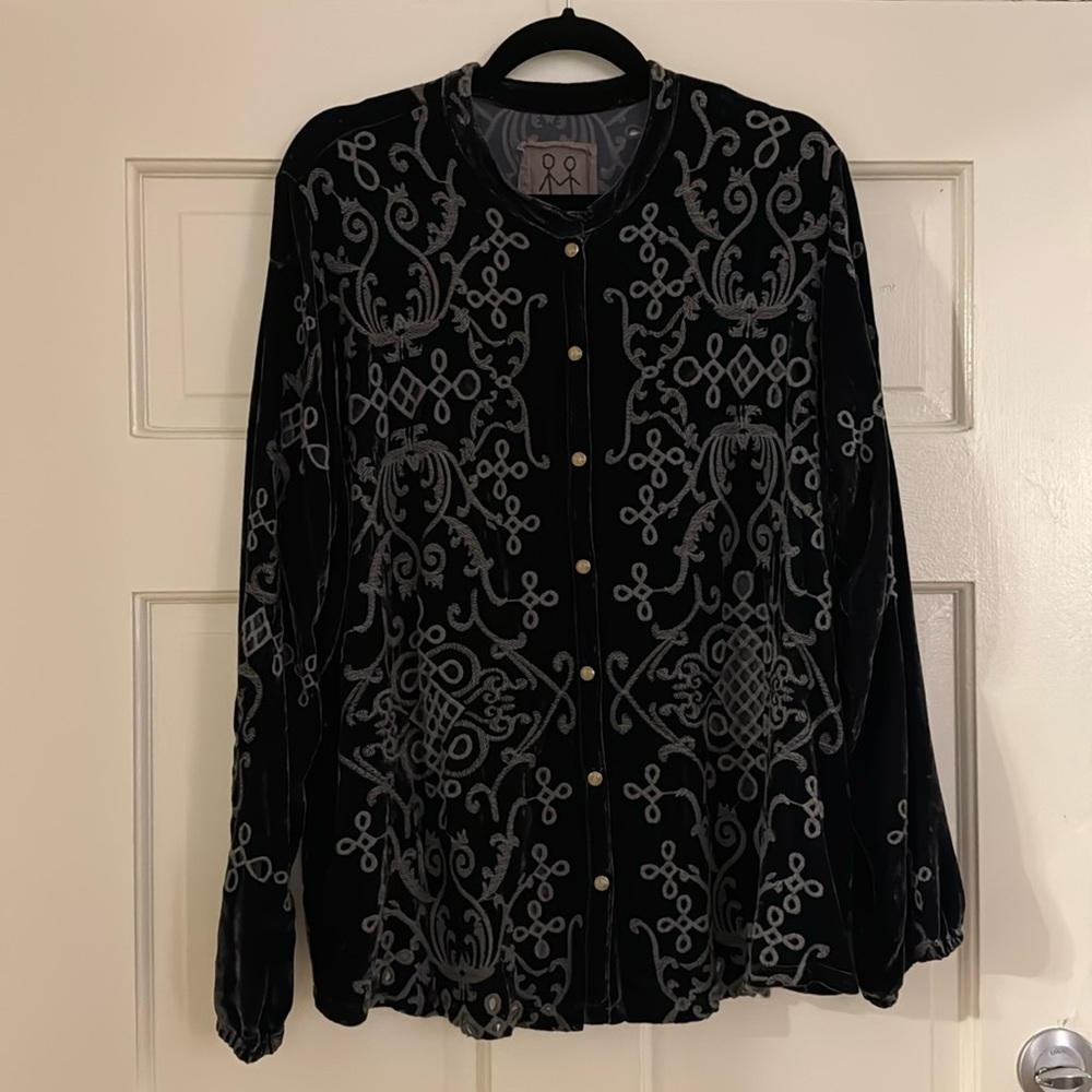 Jonny Was Midnight blue snap down Top with Grey embroidery Size Large.